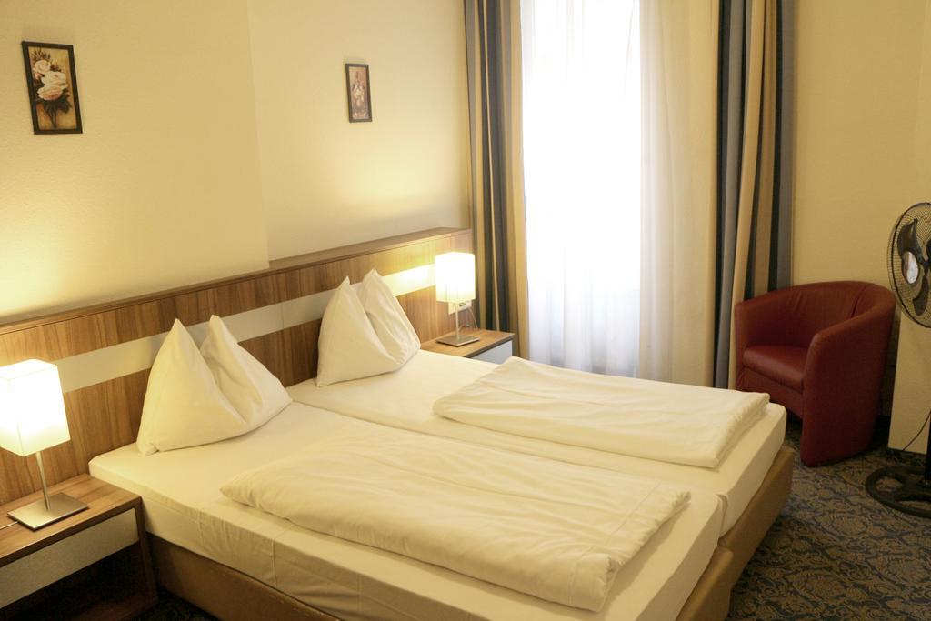 Hotel Carina Vienna Luaran gambar
