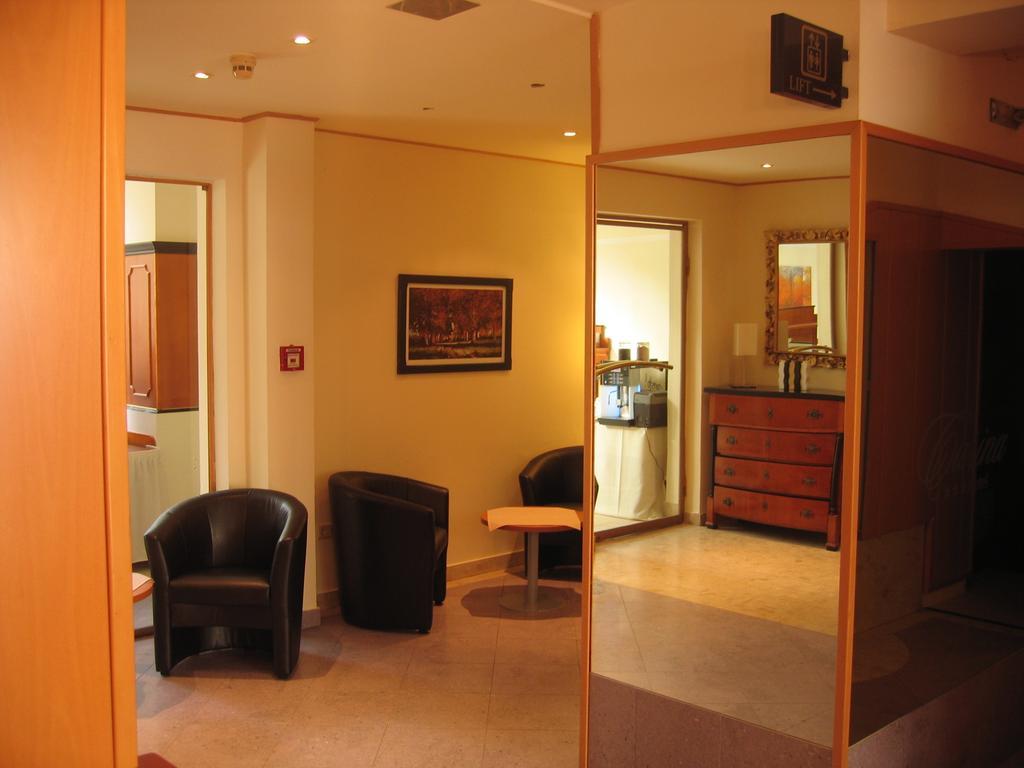 Hotel Carina Vienna Luaran gambar